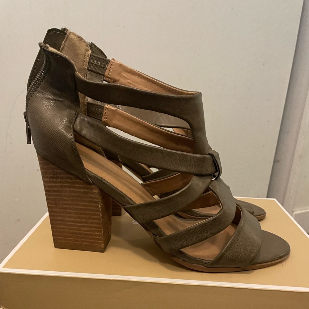 Sandals high heel